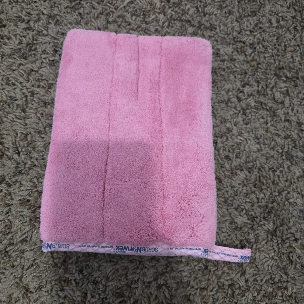 New Norwex Bathroom Scrub Mitt 2-in-1 Microfiber Cleaning Sponge Pink BacLock